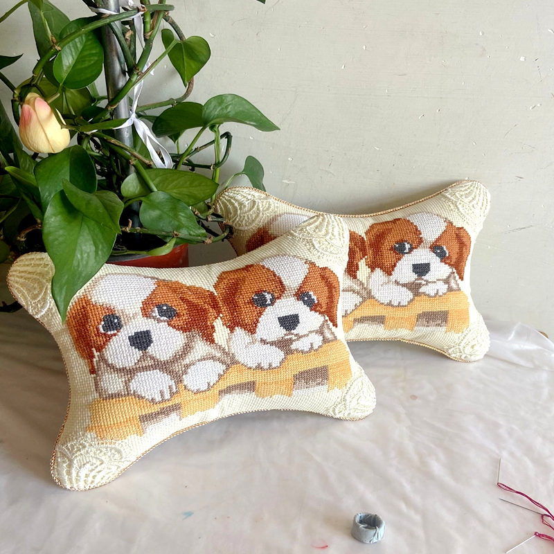 印花十字刺绣车颈枕卡通动物