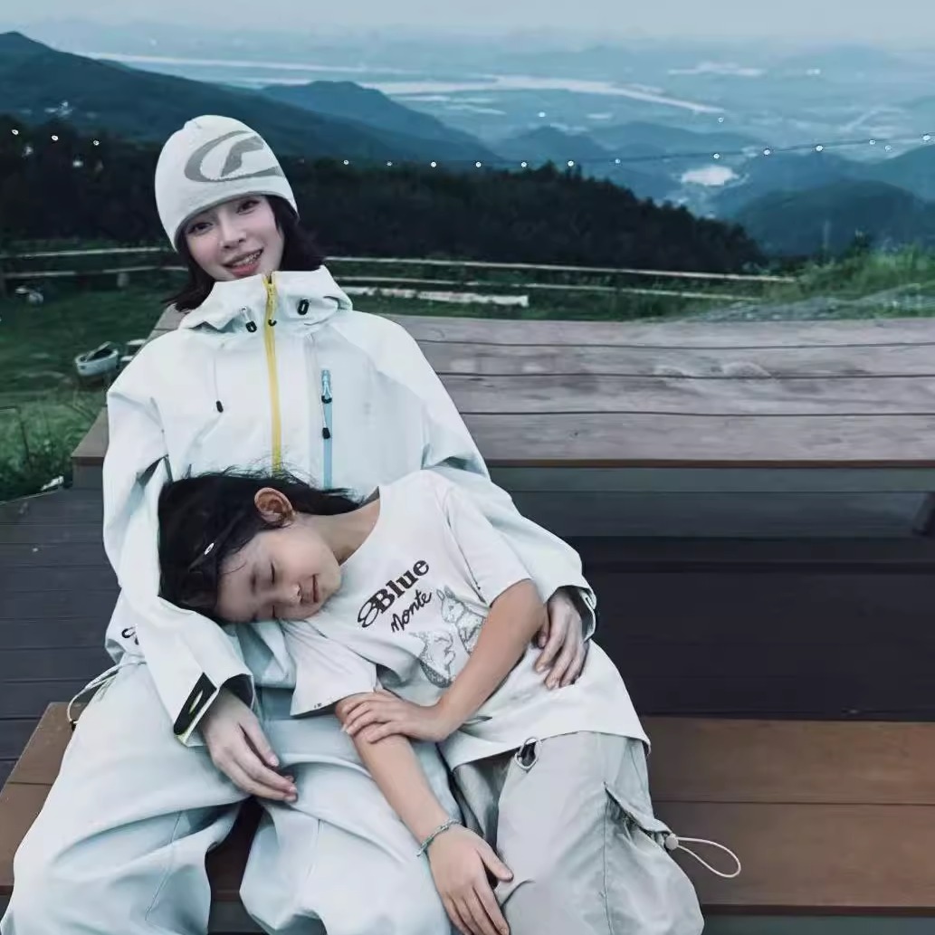 王灏岚 2025秋冬新款连帽防风潮牌户外机能风冲锋衣拼色外套-T601