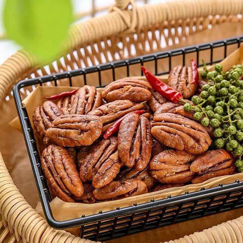 新货麻辣碧根果仁休闲零食罐装麻辣焦糖核桃仁南非长寿坚果仁