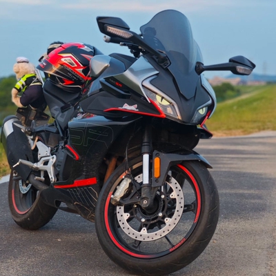 春风250/450SR无牙仔猫眼睛贴纸