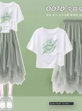 初夏多巴胺穿搭绿色半身裙子夏季女2025新款设计感短袖T恤两件套