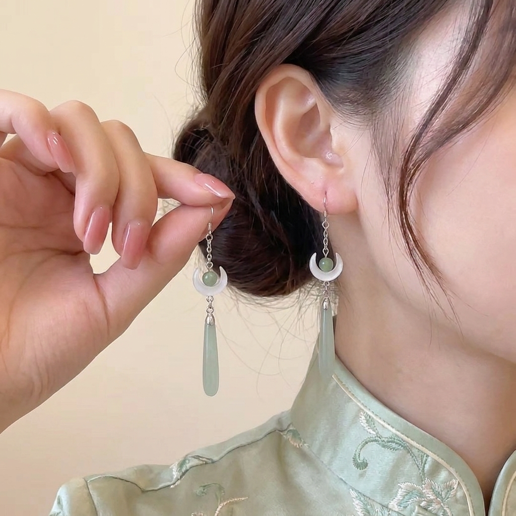 【皎白月光】新中式国风耳环白贝月牙水滴流苏古风汉服旗袍配饰女图片