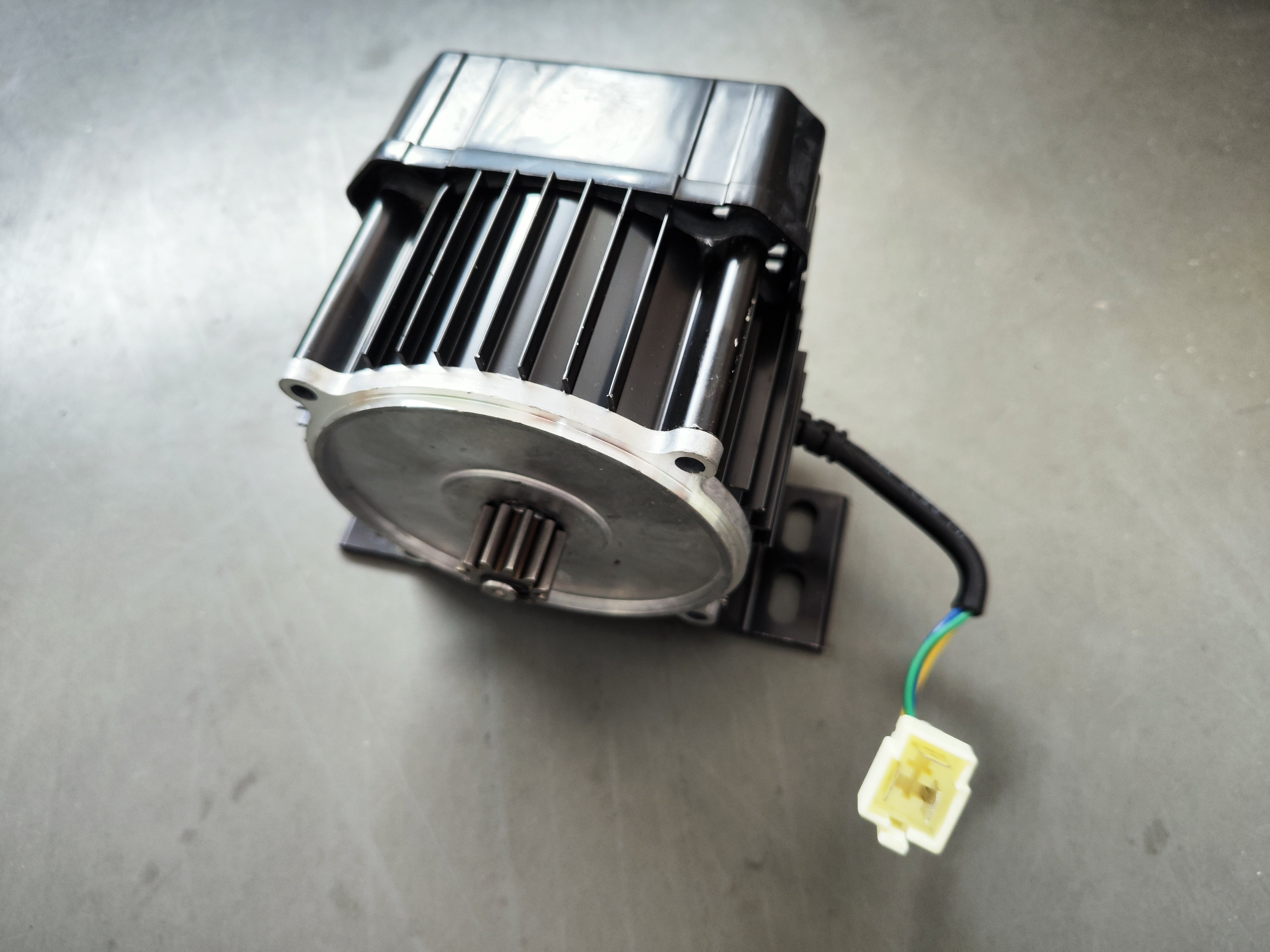 先锋慧邦农用电动电瓶打药机直联电机220V/48/60/72V皮带款卷管架图片