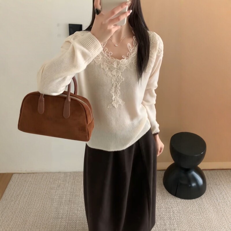 秋季V领蕾丝拼接宽松显瘦针织衫