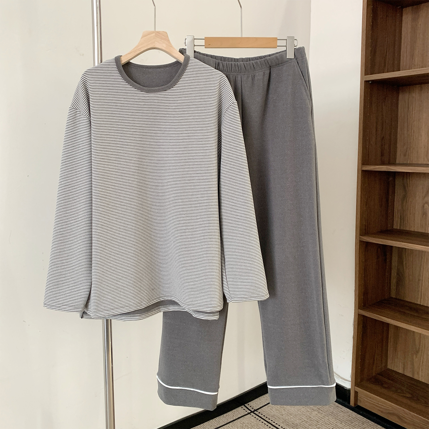 德绒男士条纹保暖套装秋冬新款加绒加厚家居服宽松长袖长裤两件套