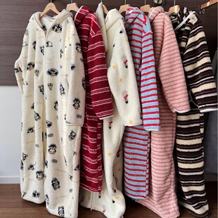 WEN FASHION秋冬保暖睡袍女珊瑚绒睡衣连帽家居服情侣款可外穿
