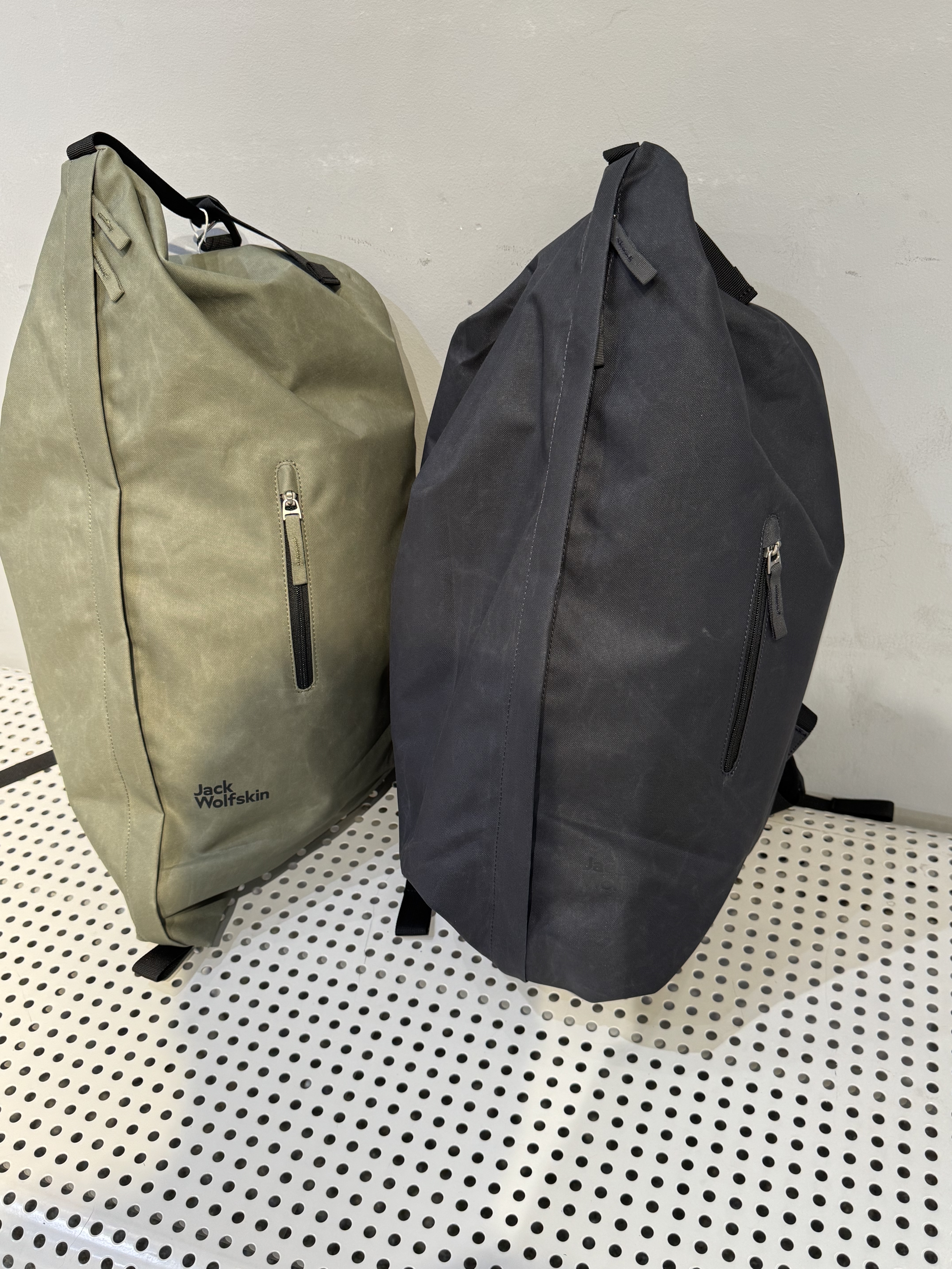 Jack wolfskin/狼爪双肩背包男女轻便耐用大容量防泼水旅行包