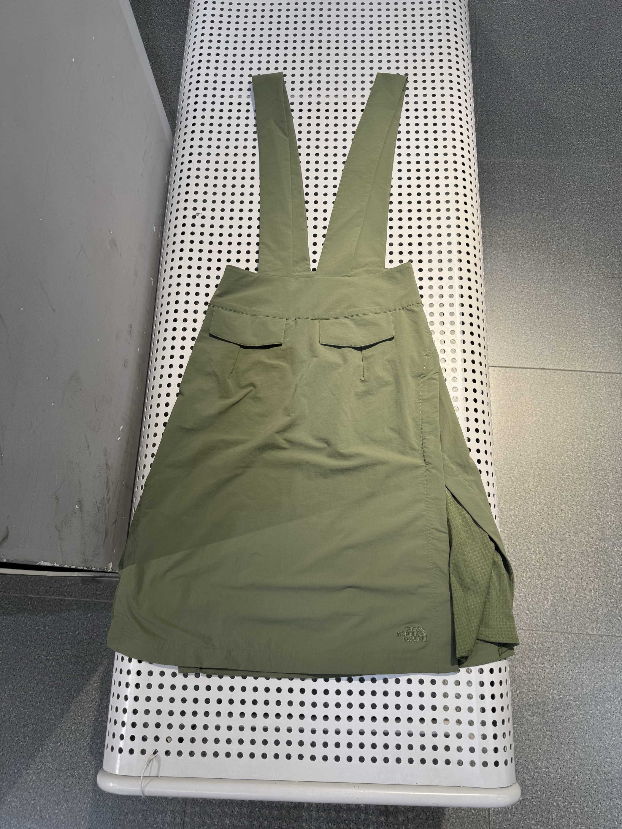 春季新款TheNorthFace北面速干透气女士户外防泼水背带裙半身裙