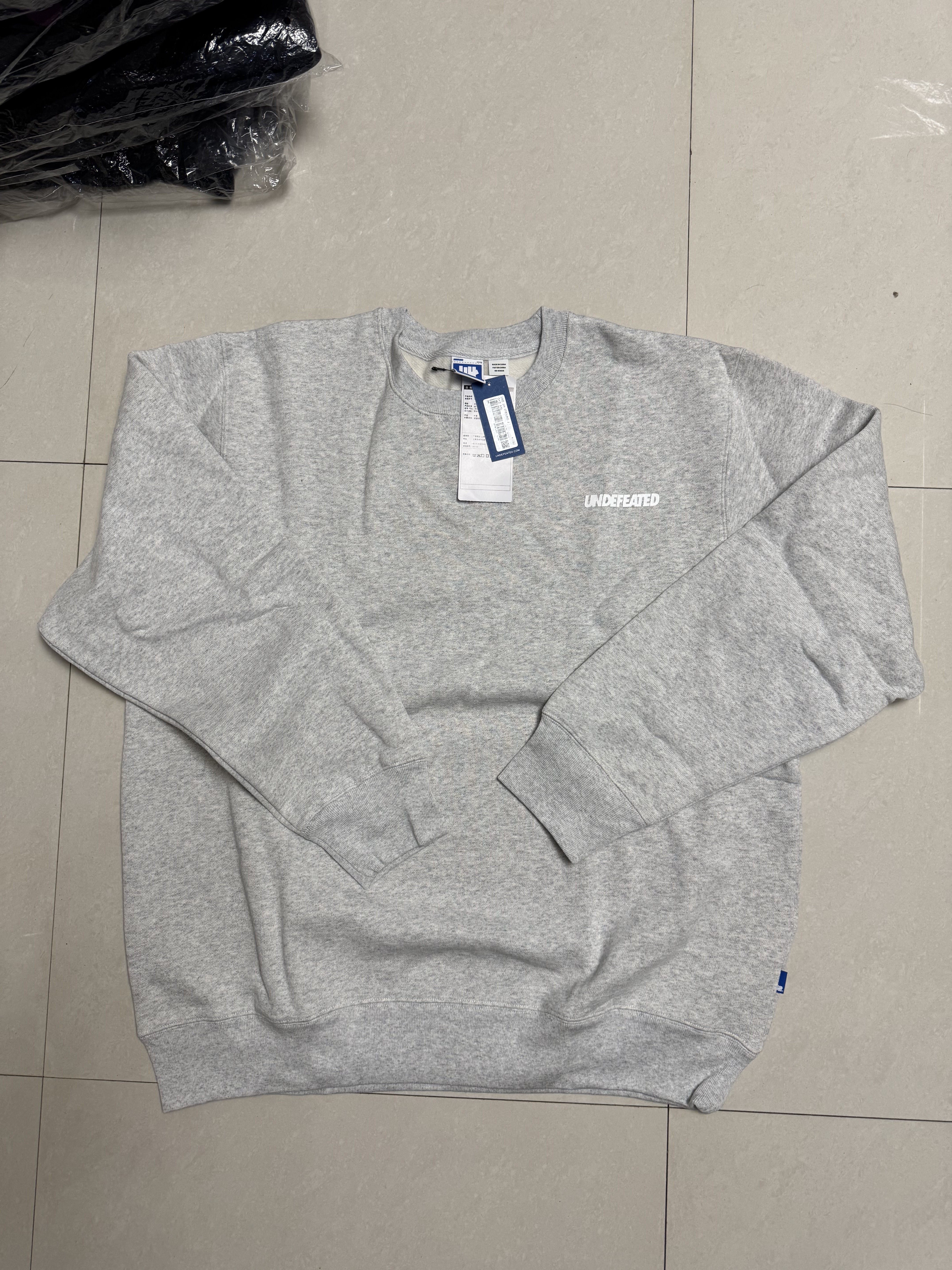 UNDEFEATED 五条杠字母Logo图案印花圆领长袖卫衣 男女同款