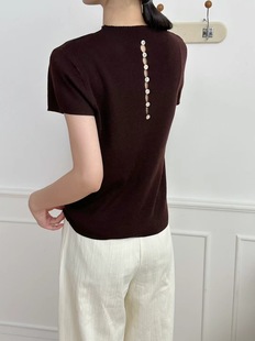 2025秋季新品 法式简约丝光羊毛短袖针织衫女后背镂空贝壳扣上衣