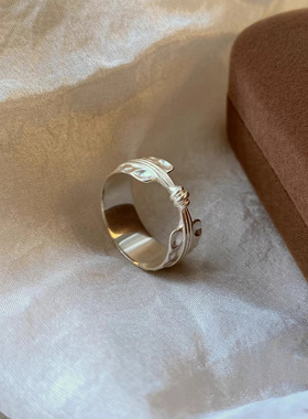小众高级感打了个结戒指女通勤简约风百搭凹凸手工捶打感食指戒