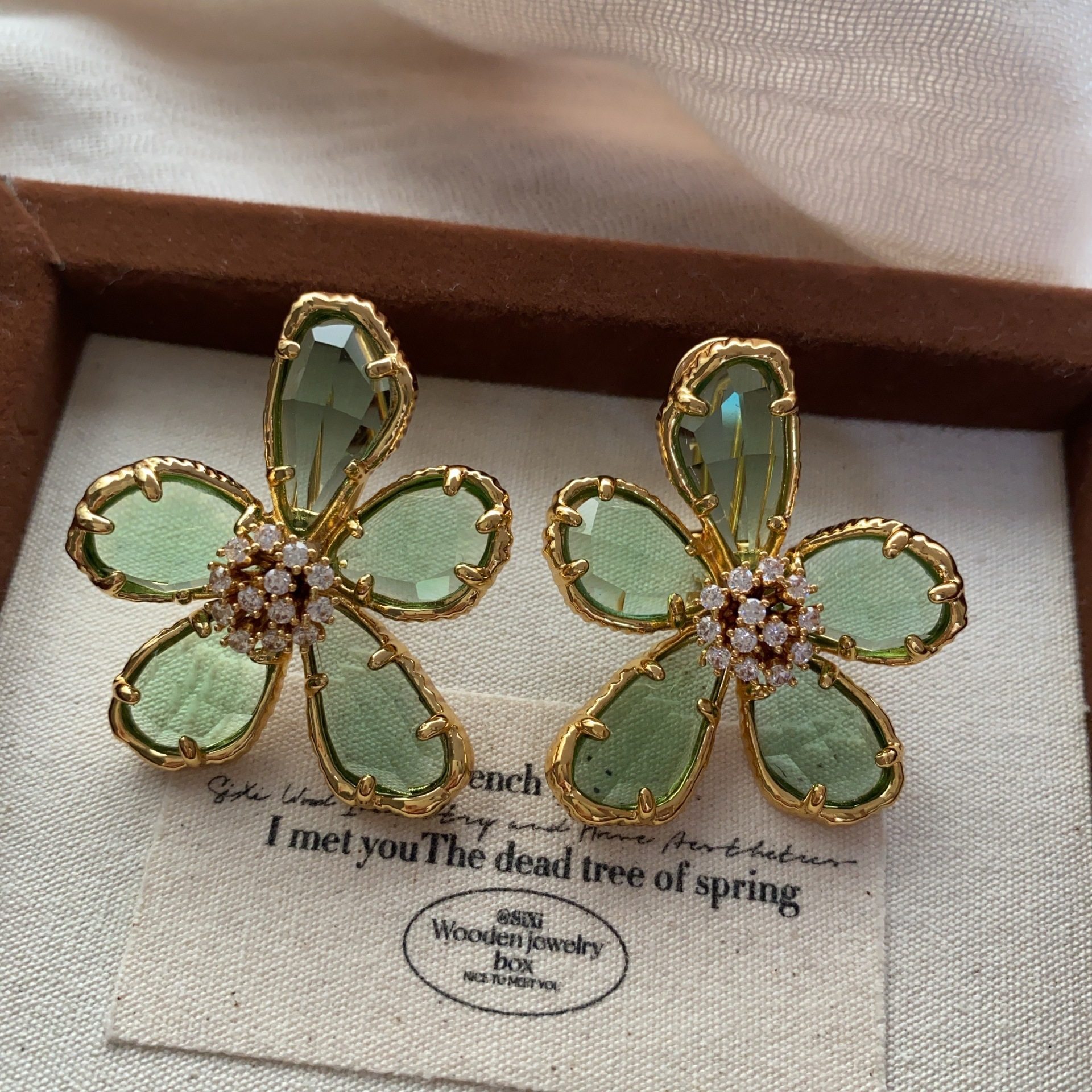 清冷通透多切面高级感立体花瓣耳钉欧美夸张透明水晶花朵气质耳环,饰品/流行首饰/时尚饰品新,耳环,淘宝优惠券,粉丝福利购,淘宝优惠卷