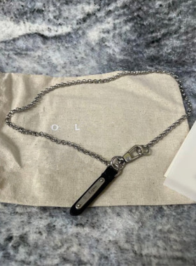 简约字母金属铭牌吊坠项链男女时尚皮革拼接可做裤链配饰