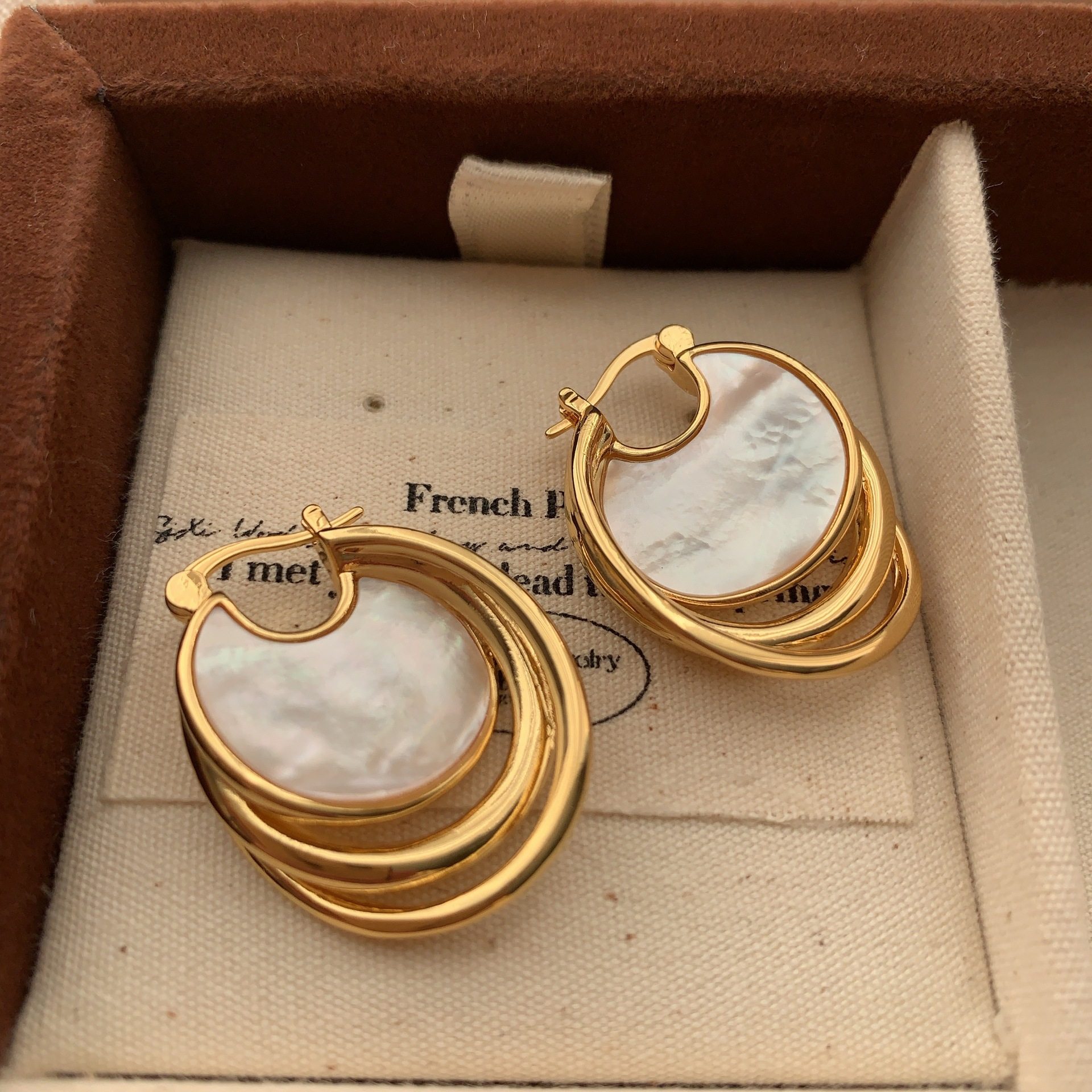 金属天然贝母圆片耳环耳扣优雅格调轻奢复古时尚精致高级个性独特,饰品/流行首饰/时尚饰品新,耳钉,淘宝优惠券,粉丝福利购,淘宝优惠卷