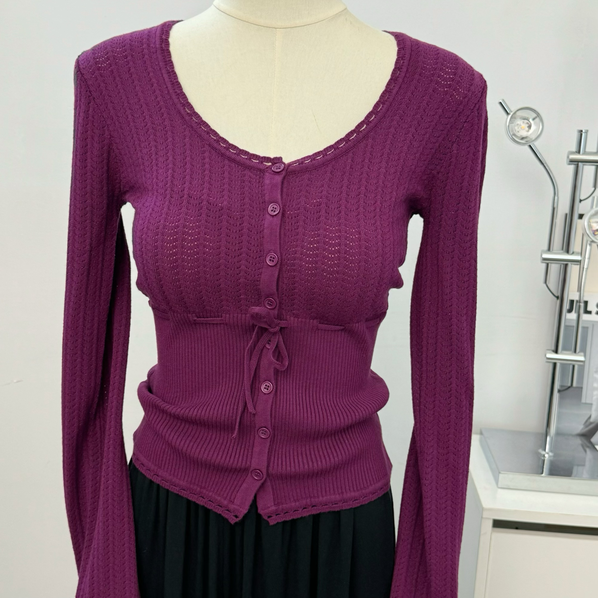 秋上新小众上衣女秋季镂空低圆领小众设计感气质收腰显瘦针织衫