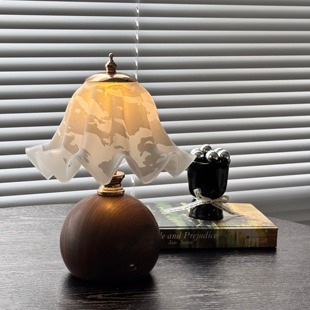 浪漫复古胡桃铃兰花台灯创意玻璃灯罩触摸开关卧室客厅装饰台灯