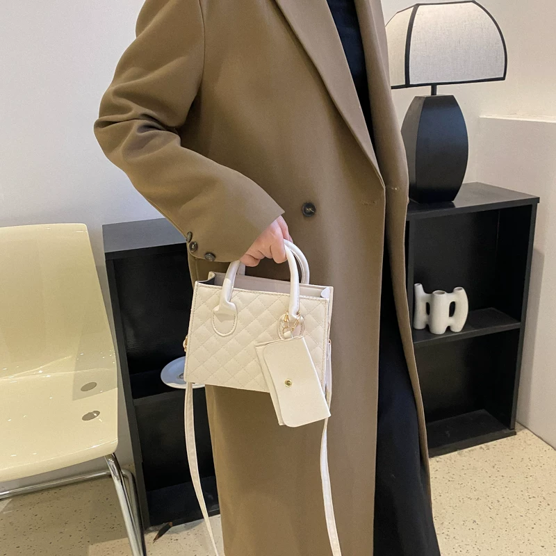 Small bag with diamond pattern, shoulder bag, one-shoulder bag, high-end, 2023 collection