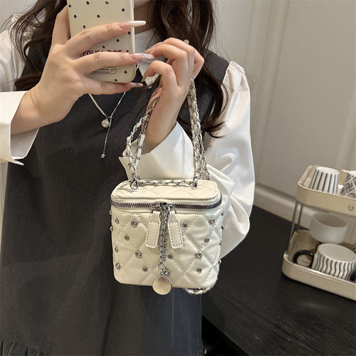 链条斜挎包超火流行爆款小方包