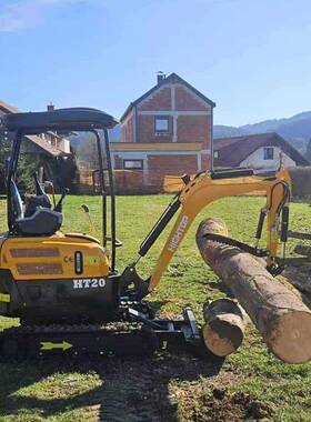 出口欧洲农用微挖小挖机 抓木耙草破碎钻孔机 HT20家用履带挖掘机