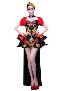 中国风水鼓舞唱歌龙鼓女打鼓服