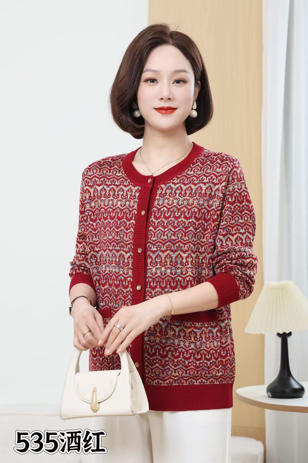 秋冬新款针织衫女宽松圆领中老年妈妈女装长袖开衫外套短款毛衣装