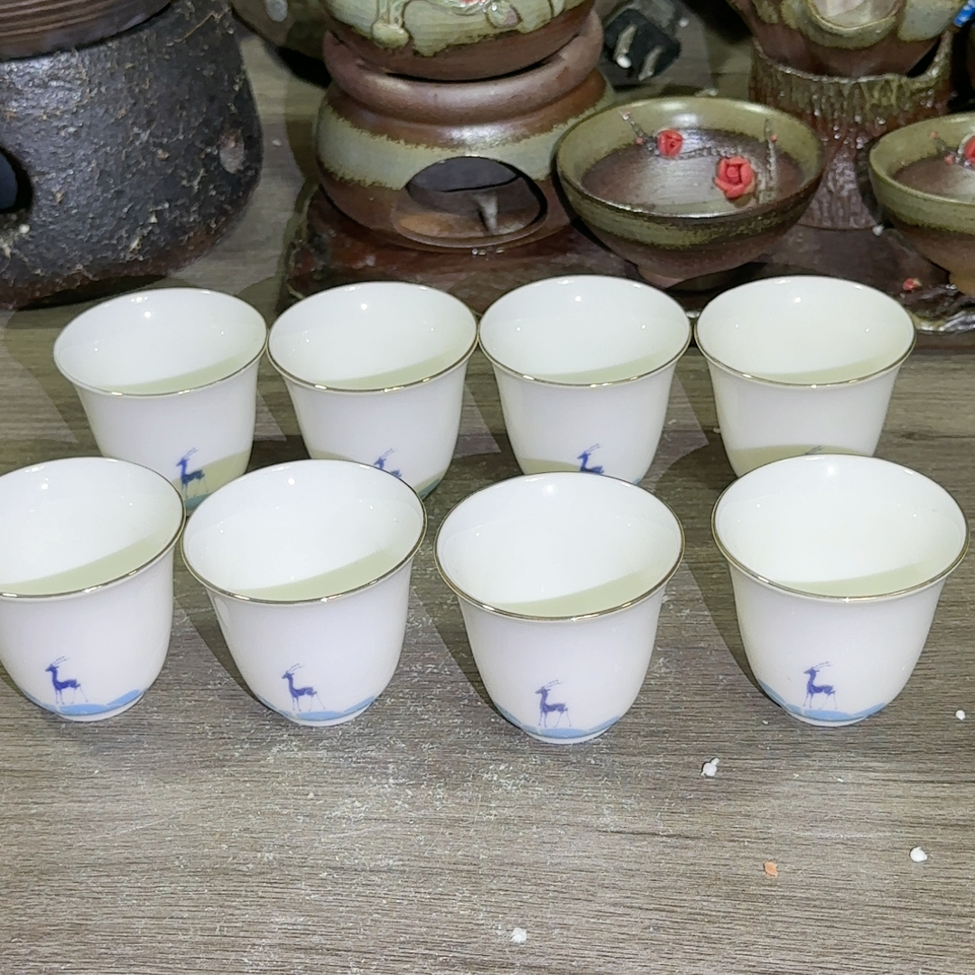 羊脂玉九色鹿功夫杯子八个