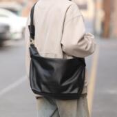 贰狸韩系简约软皮男女包托特包男士 百搭大容量斜挎包纯色通勤大包