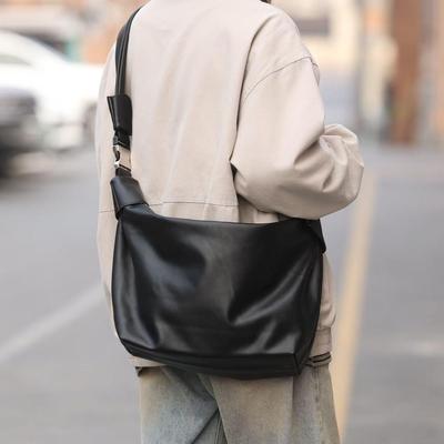 贰狸韩系简约软皮男女包托特包男士百搭大容量斜挎包纯色通勤大包