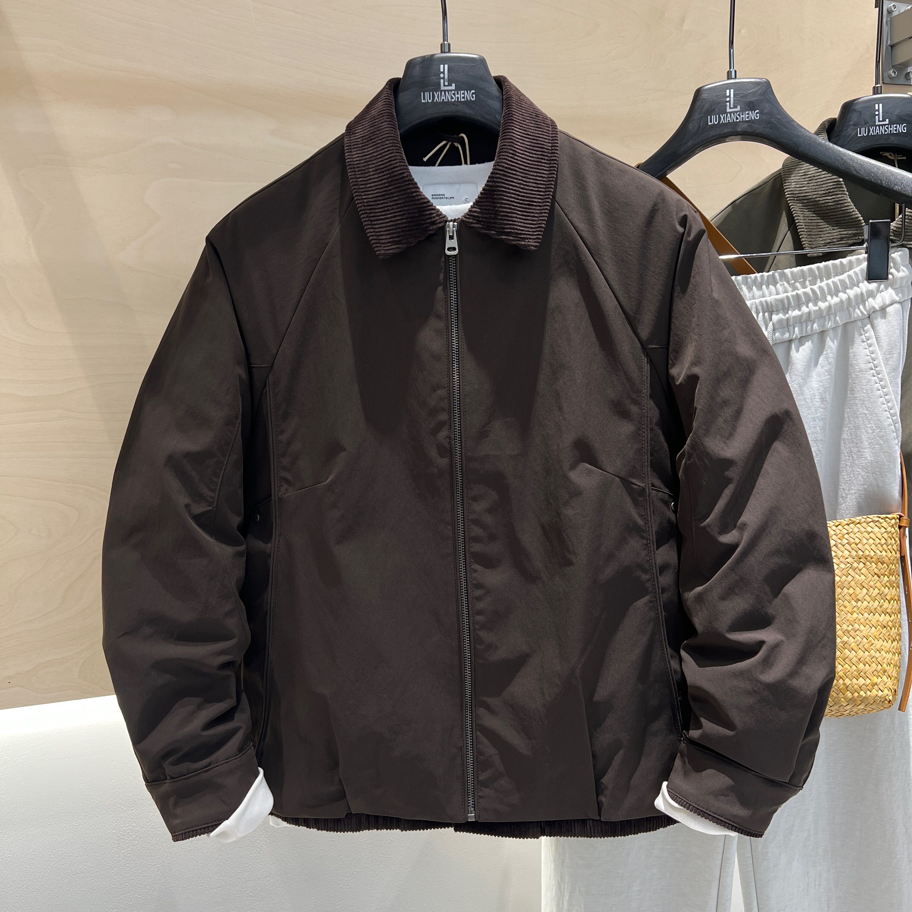 冬季拼接撞色翻领90鸭绒羽绒服男