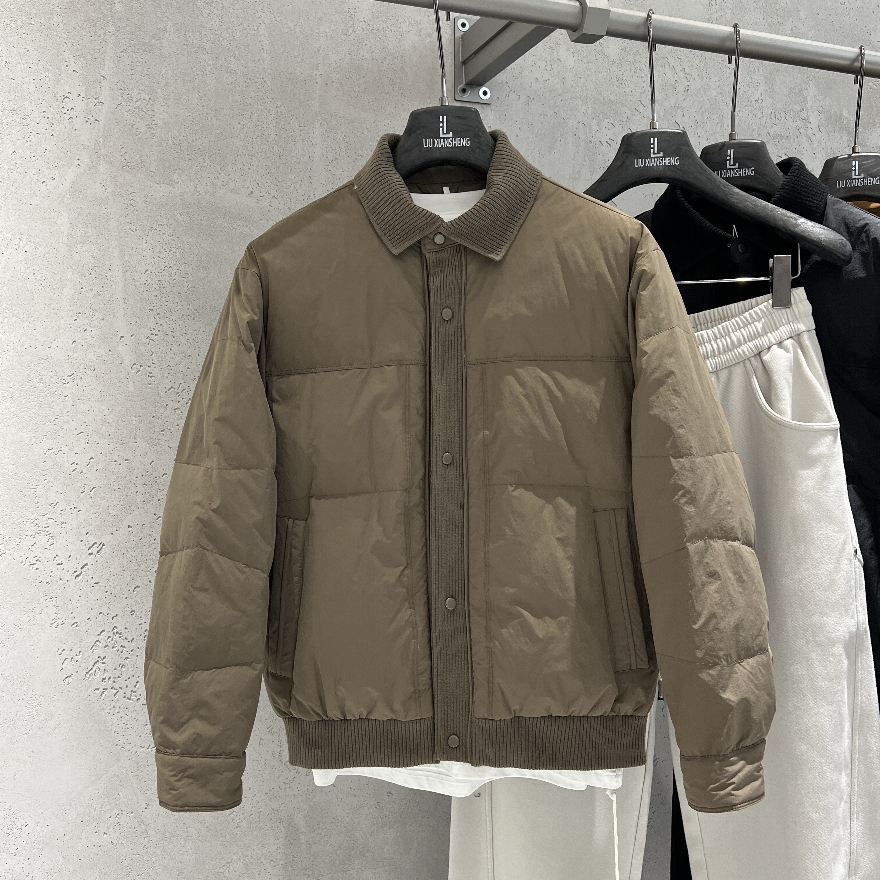 冬季新款美式潮牌翻领拼接羽绒服