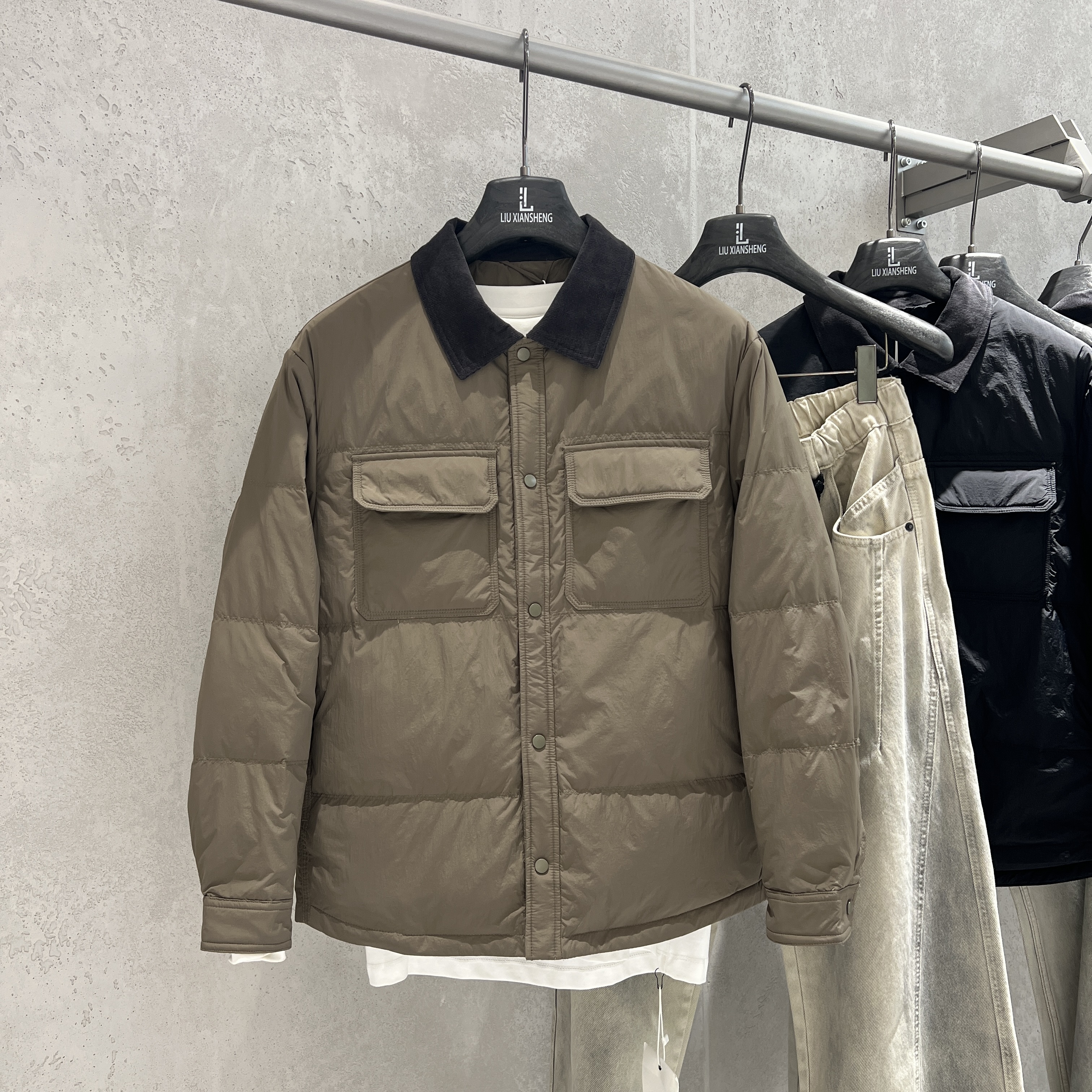 秋冬季简约纯色翻领羽绒服外套