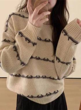 秋冬红色针织加厚毛衣女2026新款韩版洋气宽松圆领钩花条纹打底衫