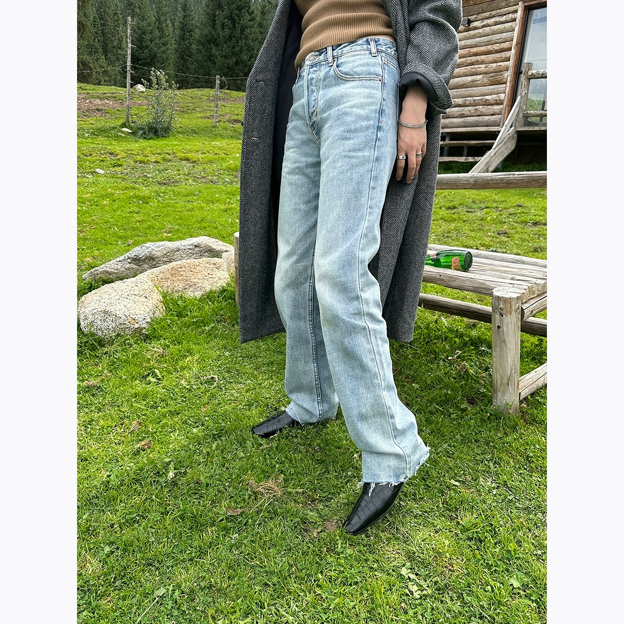 显瘦高腰阔腿直筒毛边牛仔裤