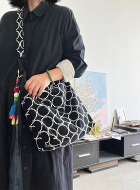 日系皆川明风hobo包铃鼓花重工刺绣棉麻布包可调节单肩包斜挎包