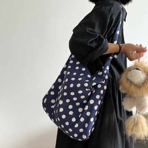 韩版藏蓝波点包包时髦百搭棉布单肩包HOBO斜挎包复古小众帆布包女