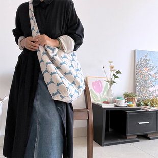 日系超大hobo包皆川明风跑兔棉麻布包重工刺绣单肩包大容量斜挎包