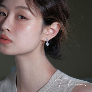 《浪漫延续》一滴泪锆石耳环女小众设计高级感耳钉耳饰2026新款