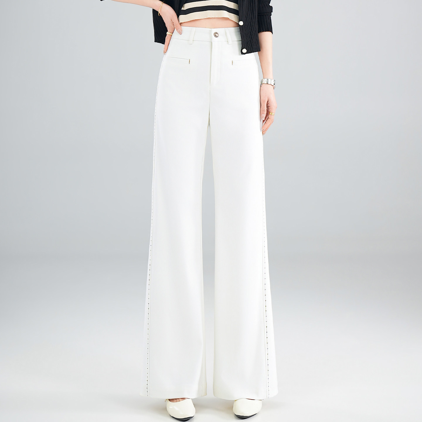 白色高腰微喇裤女春季2026新款显瘦垂感通勤直筒喇叭长裤休闲裤子