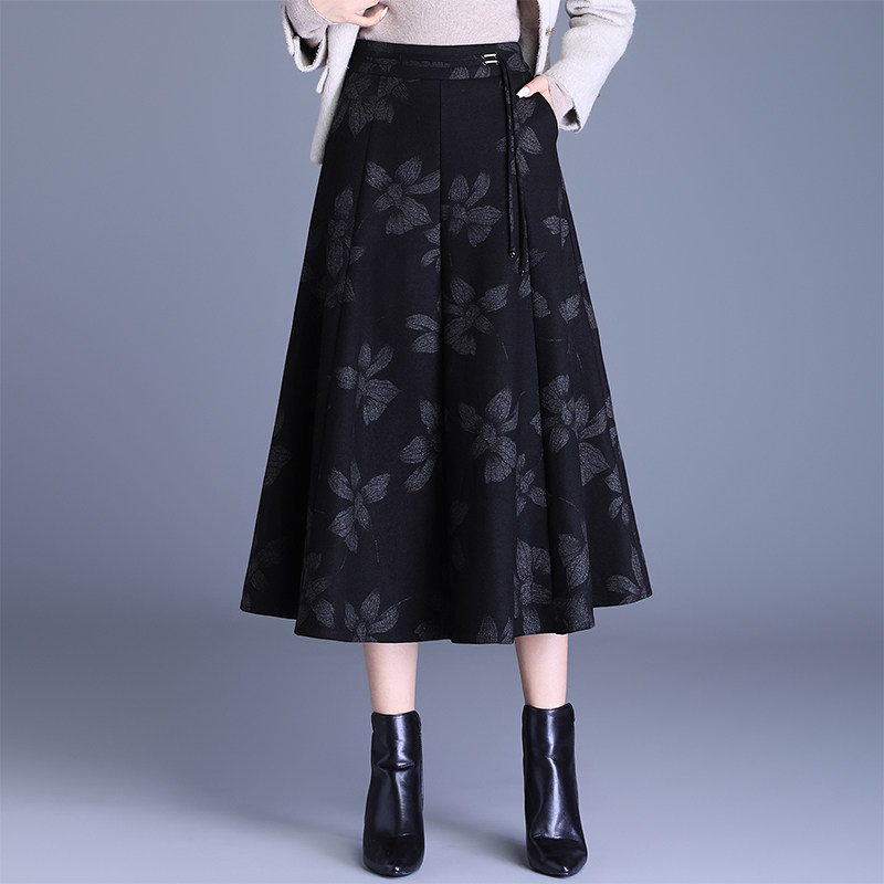 印花毛呢半身裙女秋冬2025新款高腰遮胯显瘦a字裙中长款休闲伞裙