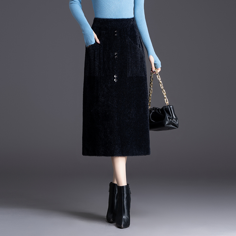 黑色厚款水貂绒包臀半身裙