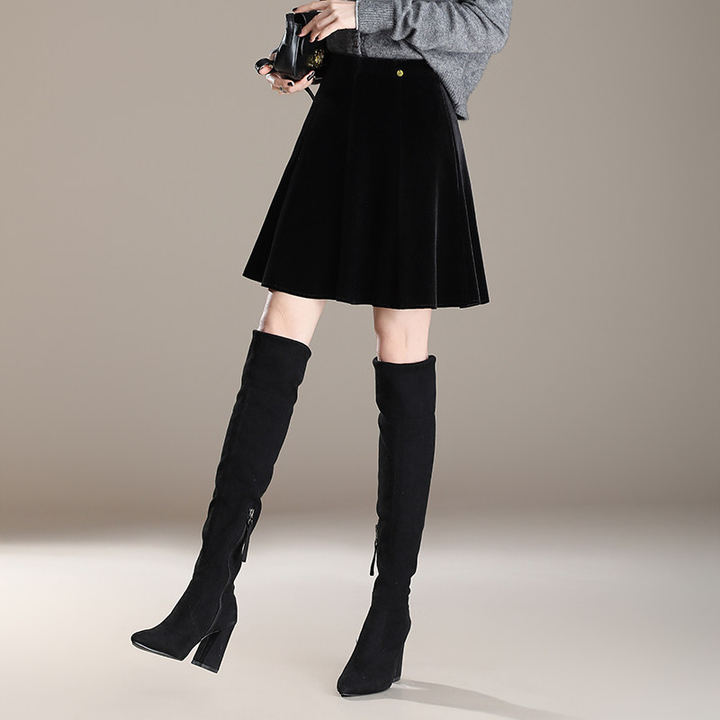 黑色丝绒半身裙女2025秋冬新款高腰显瘦百搭A字裙小个子气质短裙