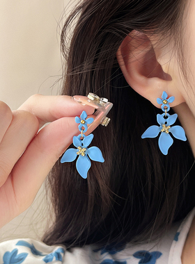 蓝色花朵耳环女2024年新款爆款小众设计高级感耳钉耳坠网红耳饰品