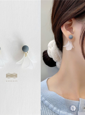 S925银小清新白色花瓣耳环女韩版简约优雅后挂式球球耳钉耳饰B325