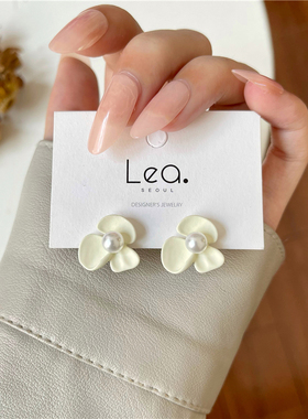 S925银针 韩国ins风超仙白色珍珠花朵耳钉女高级感耳环耳夹D1023