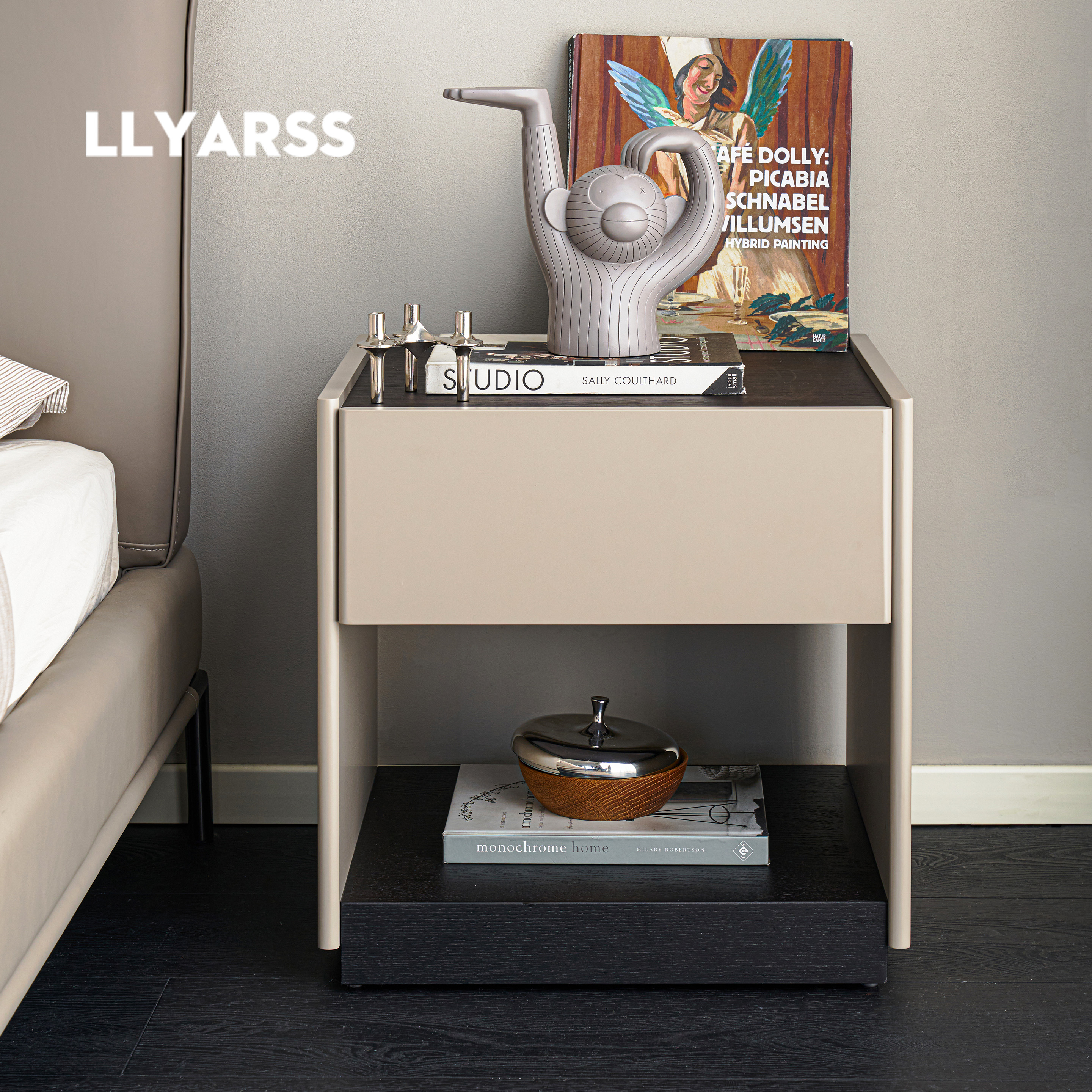 利亚斯床头柜烤漆烟熏橡木