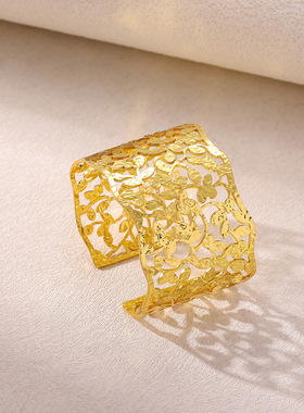 欧美时尚轻奢风树叶开口手镯个性潮流设计感宽版百搭手环厂家