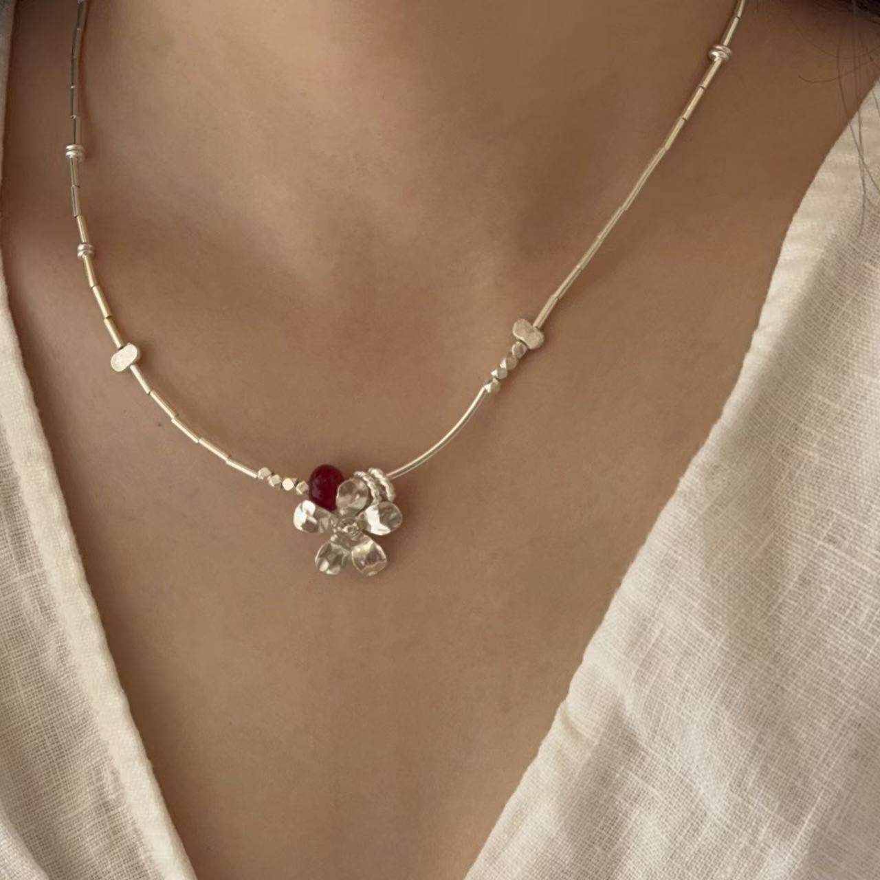 眼观S925银花朵石榴石项链女款轻奢小众设计感锁骨链,饰品/流行首饰/时尚饰品新,项链,淘宝优惠券,粉丝福利购,淘宝优惠卷