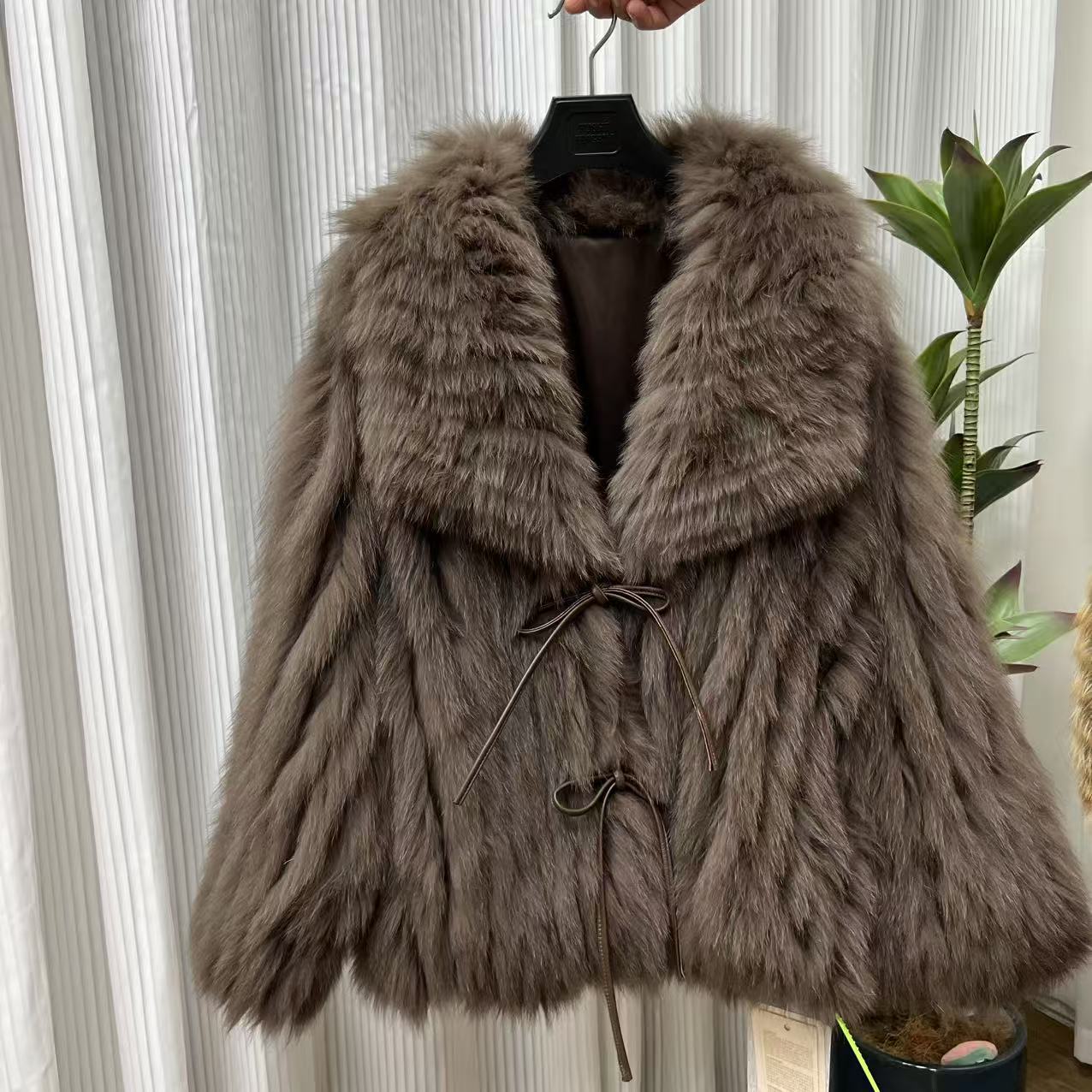 2025海宁女士皮草狐狸毛车条宽松蝙蝠衫样式保暖时尚外套