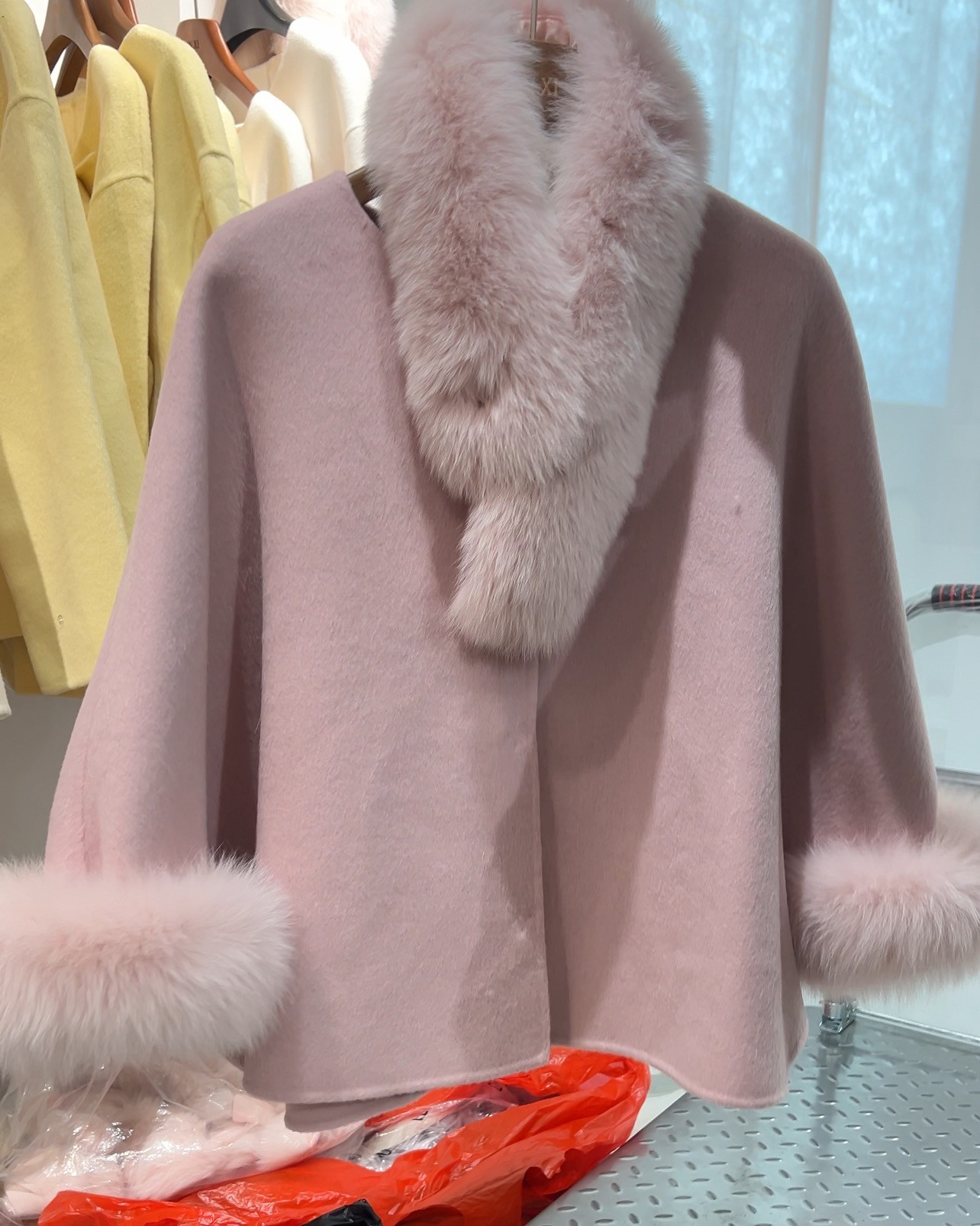 轻奢甜美斗篷狐狸毛披肩围巾袖口可拆双面羊毛大衣,女装/女士精品,皮草,淘宝优惠券,粉丝福利购,淘宝优惠卷