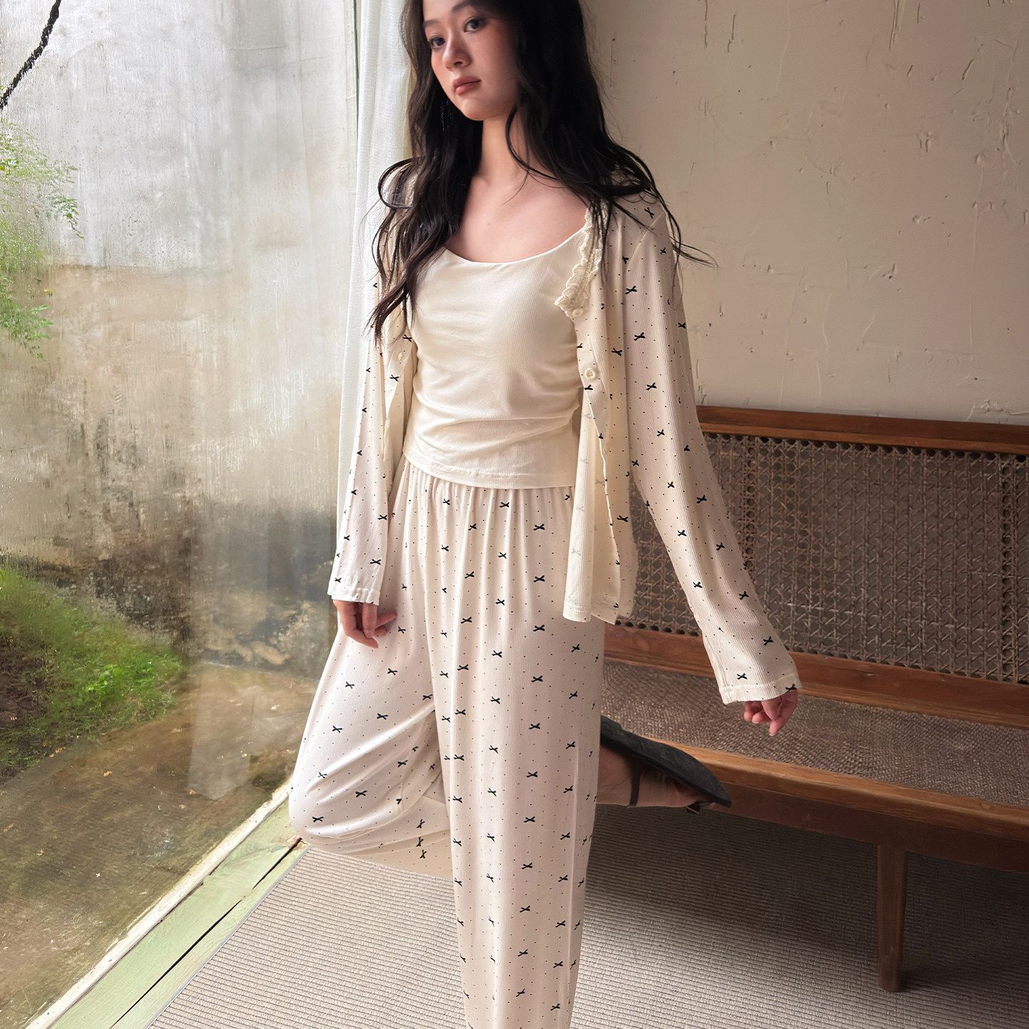 HEARMES 带胸垫一体吊带睡衣女春秋款季波点长袖长裤可外穿家居服